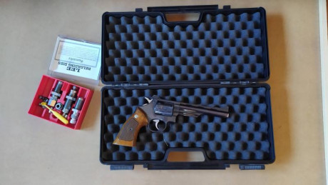 Se vende Revolver Llama Comanche 357.
Se incluye caja de transporte y Dies para la recarga.
Prefiero vender 01