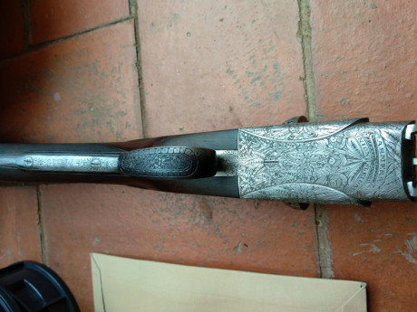 Se vende escopeta paralela-yuxtapuesta Union Armera 215 monogatillo en perfecto estado.

800 €, la escopeta 10