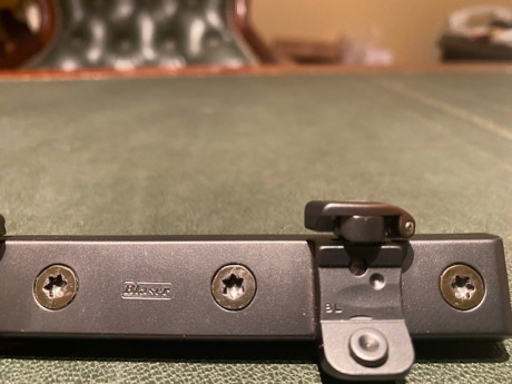** VENDIDO ** Vendo monturas ORIGINALES Blaser de carril SR  para visores Swarovski.. La montura está 00