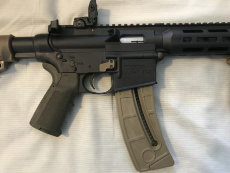 Hola buenas pongo a la venta Smith&Wesson mp15 22lr por falta de uso, se vende con el visor SHILBA 01