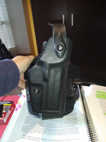 Muy buenas, compis. 
Cambio pistola HK P-30 impoluta. Media caja tirada solo para probarla.
Se acompaña 00