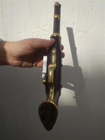 Estoy en contacto con un armero constructor artesanal de ARGENTINA.

el hombre al parecer construye armas 00