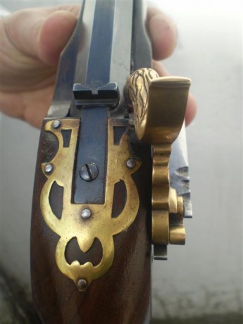 Estoy en contacto con un armero constructor artesanal de ARGENTINA.

el hombre al parecer construye armas 20