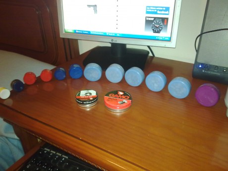 hola les presento mi idea : 10102010446.jpg 

son tapones de plasico de garrafas de agua y otras cosas 00