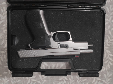 SIG 226 pero de cañon pesado no modelo normal 950€ a negociar
Se vende para comprar arma en A  por lo 00