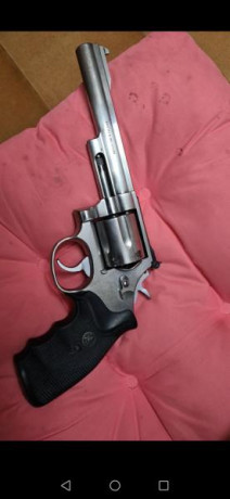 Buenas compañeros. Tengo una duda al respecto de un revolver que acabo de adquirir. Estoy a la espera 01