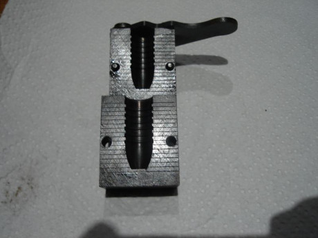 Venta de accesorios de avancarga, a saber:
Tenazas Lyman , RCBS. molde Lyman para rifle calibre .457 ( 02