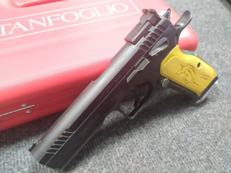 Vendo Tanfoglio Stock 3 con:
⁃	10 cargadores con tapa (TANFOGLIO de aluminio)- 4 de ellos a estrenar. 00