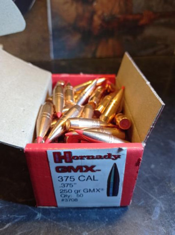 Se venden proyectiles del 375. Tipo GMX.
250grns.
Aunque en la caja pone 50unidades, en ella hay 75.
50€. 00