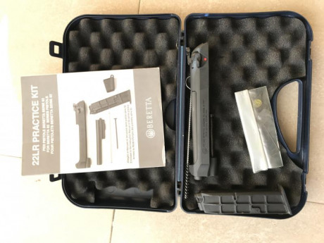 Vendo pistola Beretta 92FS inox cal.9Pb con kit de conversión original Beretta del cal.22LR. 
Tanto el 12