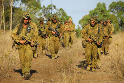 Australian Defense Forces y su Steyr AUG, parace ser que estan plenamente convencidos con su arma (no 10