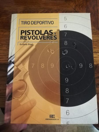 Se venden "Pistolas y revolveres" y "Rifles y escopetas", ambos de Octavio Diez, a 02
