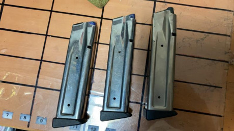 Vendo 3 cargadores sps compatibles con sti/svi de 140mm por 35€/ud 
También vendo gas pedal de toni sistems 01