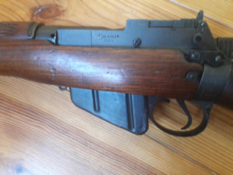 El cajon esta marcado U.S Property, segun el autor del libro sobre el Lee Enfield Ian Skennerton la fabrica 01