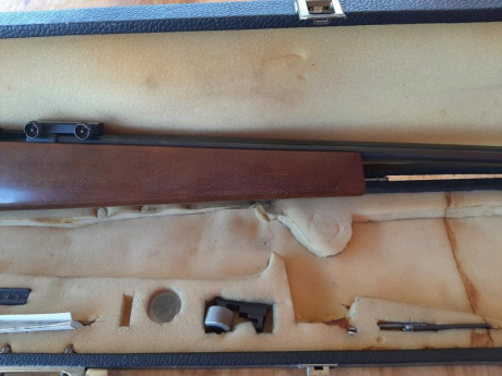 Hola. 
Vendo Caravina Anschutz cal. 22 LR, para tiro, con los accesorios que se observan en las fotos 02