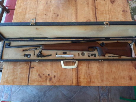Hola. 
Vendo Caravina Anschutz cal. 22 LR, para tiro, con los accesorios que se observan en las fotos 01