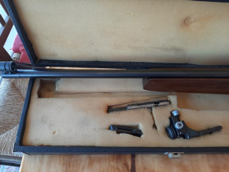 Hola. 
Vendo Caravina Anschutz cal. 22 LR, para tiro, con los accesorios que se observan en las fotos 00