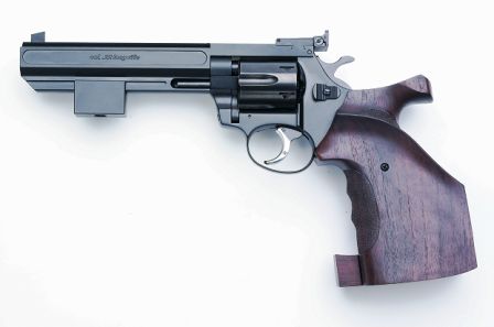 Hola. 
Estaba pensando en buscar un revólver para fuego central.
En principio, lo prefiero  en calibre 150