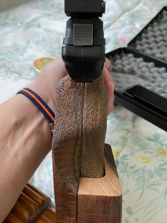 Pistola Gamo Compact, en muy buen estado y sin apenas uso. Recién revisada y cambiadas las juntas. Pido 01