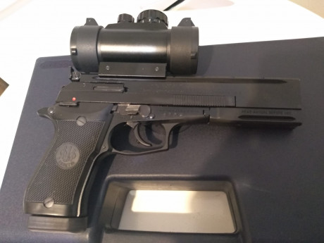 Buenas BERETTA 87 TARGET del calibre 22 , en perfecto estado , como nueva ya que no tiene 100 disparos 00