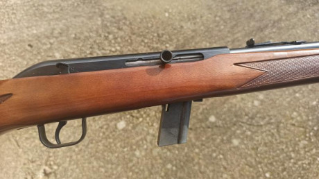 Se vende rifle, es de mi tío. El lo compró nuevo pero solo ha disparado unas 3 cajas. Tiene una pequeña 02