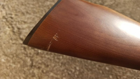 Se vende rifle, es de mi tío. El lo compró nuevo pero solo ha disparado unas 3 cajas. Tiene una pequeña 00