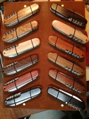 Hola, pongo a la venta estas tablillas preparadas para colocar en diferentes navajas Victorinox
Hay una 10