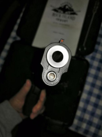 Buenas compañeros, vendo esta magnífica pistola de precisión.

Se trata de una Rock Island Armory de 9 00