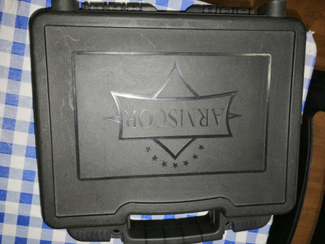 Buenas compañeros, vendo esta magnífica pistola de precisión.

Se trata de una Rock Island Armory de 9 12