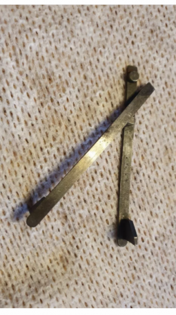 Saludos gente del foro, necesito encontrar Ejector para Luger P08 que se ha roto, alguien tiene esta pieza? 00