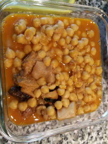 Hoy para comer acelgas hervidas y chuletón de vaca gallega vieja con seis semanas de maduración en cámara 90
