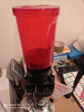 Hola vendo por no usar una máquina de recarga lee 1000 con dies de 9mm y  alimentador de vainas,la máquina 01