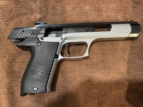 Se vende pistola CZ122 SPORT calibre 22 , estado impecable ,conmigo no tiraría ni 200 tiros , nunca tuvo 01