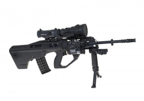 Australia, se decidió por el AUG, y lo fabricó bajo licencia como "F88 Austeyr". Era una copia 05