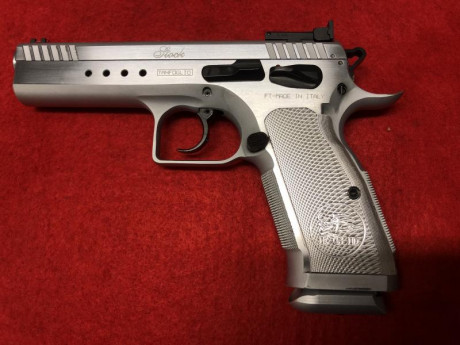 Compre una base de cargador M Arms +2 para mi Tanfoglio Stock y cuando la pongo en el cargador, este no 01