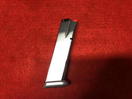Compre una base de cargador M Arms +2 para mi Tanfoglio Stock y cuando la pongo en el cargador, este no 00