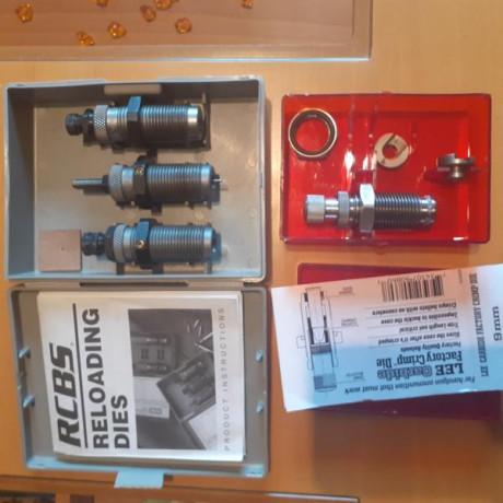 Vendo en conjunto: set RCBS de 3 dies 9mm/luger y cuarto crimp die Lee (para un mejor acabado del cartucho, 01