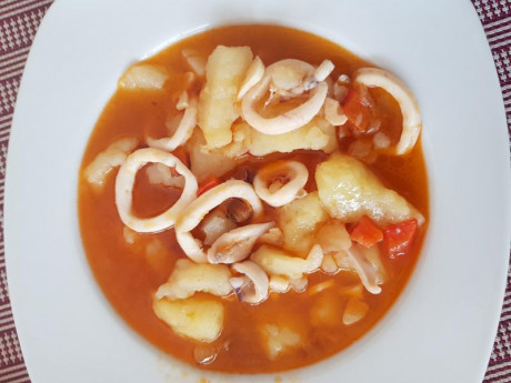 Hoy para comer acelgas hervidas y chuletón de vaca gallega vieja con seis semanas de maduración en cámara 20