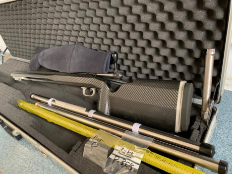 Se vende Barnard P, culata de fibra, con tres cañones intercambiables (todos guiados con el rifle): uno 02