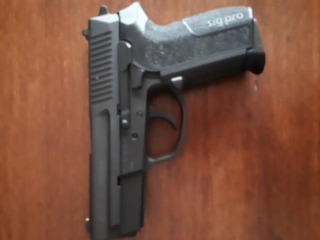 Vendo esta pistola Sig Sauer Pro 9 2009 con muy poco uso tres cargadores y ayuda para insertar munición 02