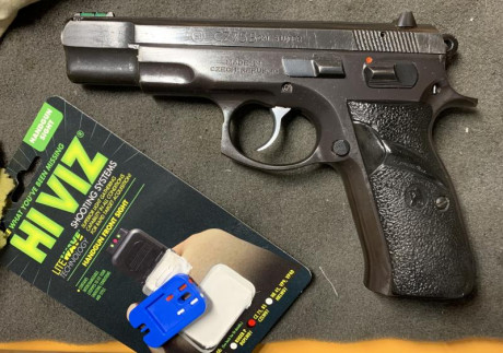 Hola, cambio CZ 75B , calibre 9mm, guiada en F, con 2 cargadores, afinada , lleva muelles de competición 02