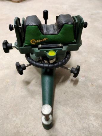 Vendo por no usar, la compré en 2012 junto un R700 y apenas la he usado 10 veces, no me gustó desde el 02