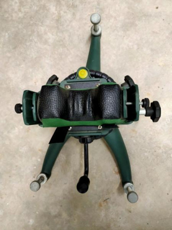 Vendo por no usar, la compré en 2012 junto un R700 y apenas la he usado 10 veces, no me gustó desde el 01