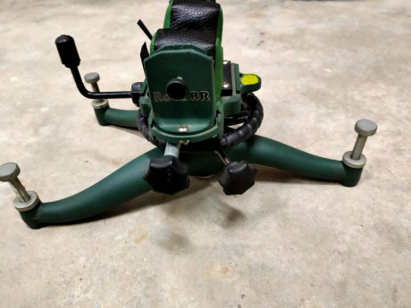 Vendo por no usar, la compré en 2012 junto un R700 y apenas la he usado 10 veces, no me gustó desde el 00