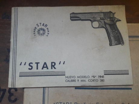 Esta casi como nuevo, de 1946
Viene con su cartón orginal , y el manual orginal, mas un cargador de reserva., 01