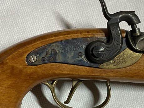 Vendo dos pistolas de coleccion de avancarga en calibre 45 de la casa DIKAR, nunca disparadas.
Se trata 01