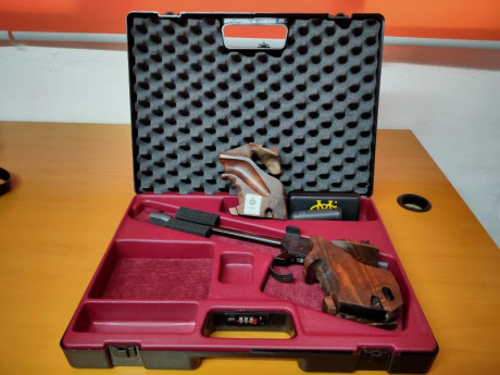 Hola,un buen amigo pone en vende esta estupenda pistola para la modalidad de libre, el arma está practicamente 01