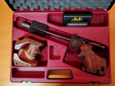 Hola,un buen amigo pone en vende esta estupenda pistola para la modalidad de libre, el arma está practicamente 00