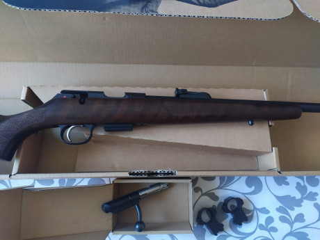 Vendo carabina CESKA CZ 457 LUX calibre .22WM nueva sin estrenar comprada en julio de este año. Dejo las 11