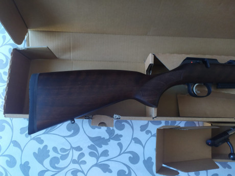 Vendo carabina CESKA CZ 457 LUX calibre .22WM nueva sin estrenar comprada en julio de este año. Dejo las 10